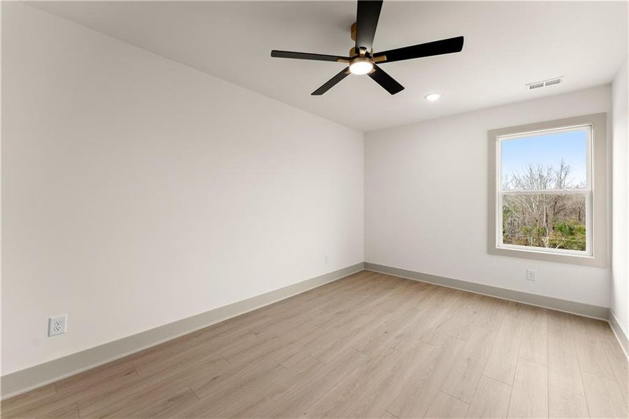 Spacious, unfurnished interior of a new home in , Jefferson (Image 37).