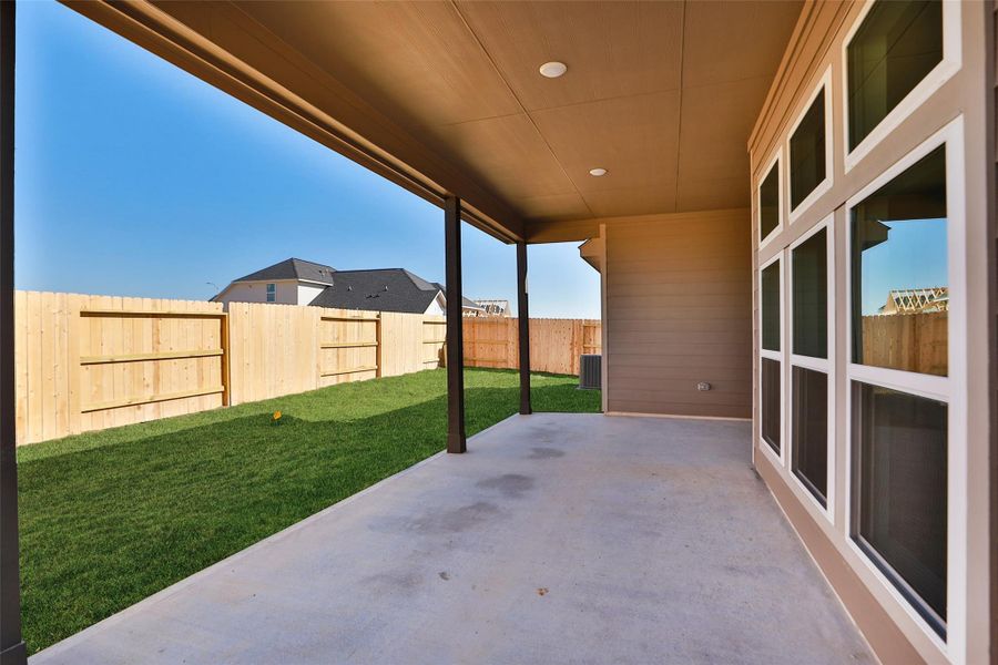 Exterior details and patio area of a home in Wildrye, Waller (Image 22).