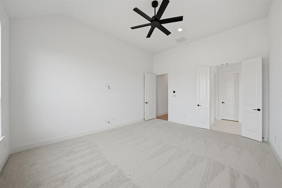 Spacious, unfurnished interior of a new home in Quail Hollow, Rockwall (Image 33).