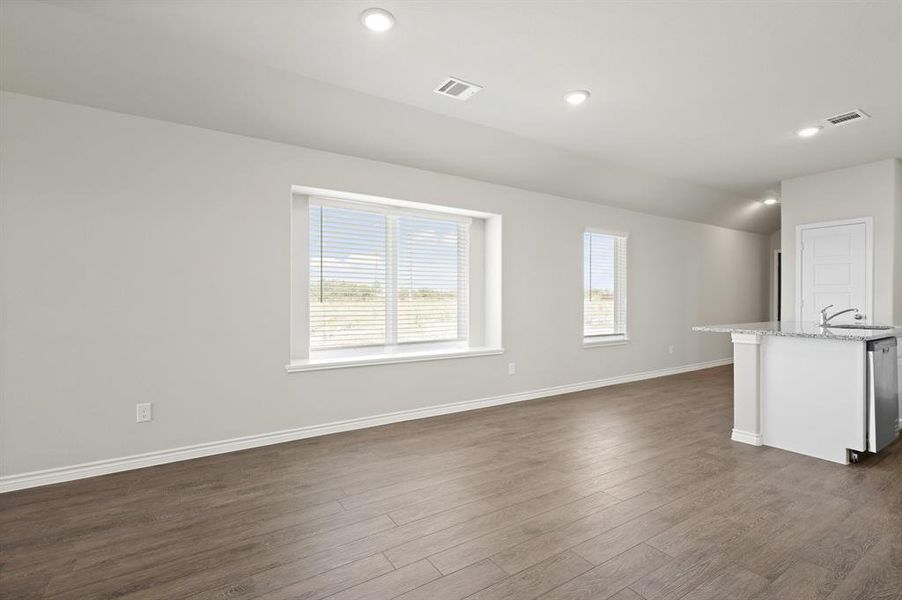 Spacious, unfurnished interior of a new home in Rocky Creek Crossing, Fort Worth (Image 14).