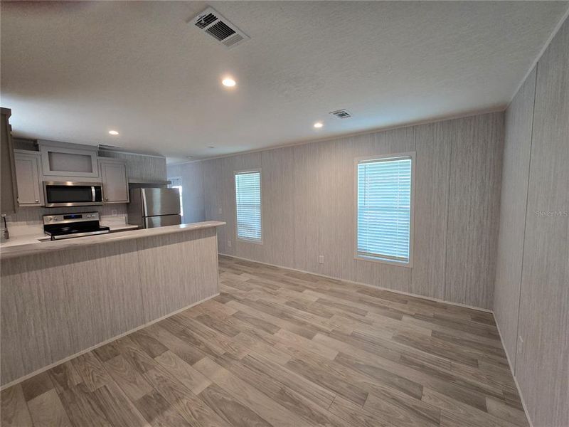 Spacious, unfurnished interior of a new home in , Englewood (Image 13).