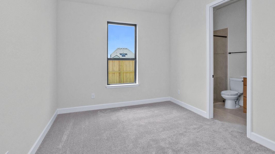 Spacious, unfurnished interior of a new home in Riceland, Mont Belvieu (Image 11).
