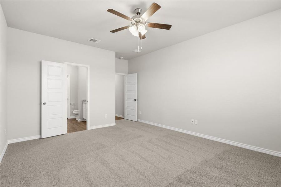 Spacious, unfurnished interior of a new home in Deer Creek, Crowley (Image 36).
