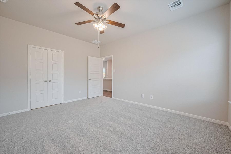 Spacious, unfurnished interior of a new home in Woodland Lakes, Huffman (Image 24). Spacious, unfurnished interior of a new home in Woodland Lakes, Huffman (Image 24).