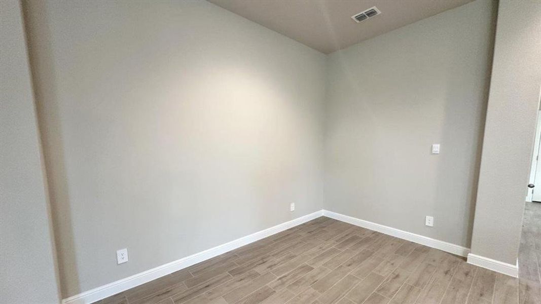 Spacious, unfurnished interior of a new home in Rock Creek Ranch, Fort Worth (Image 20).