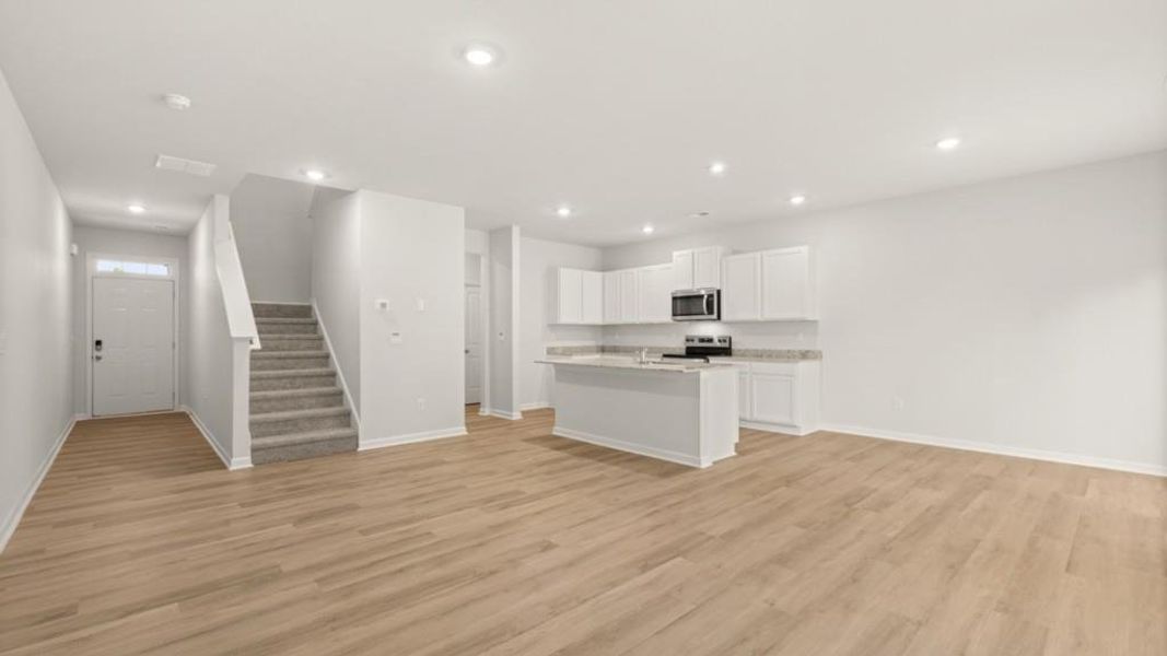 Spacious, unfurnished interior of a new home in Oconee Overlook Townhomes, Gainesville (Image 13).