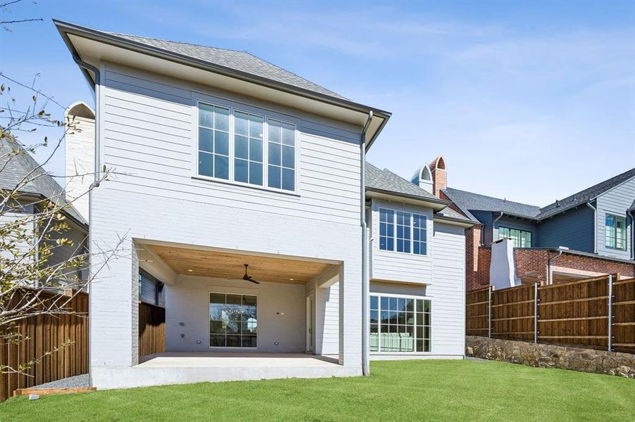 Exterior details and patio area of a home in , Dallas (Image 4).