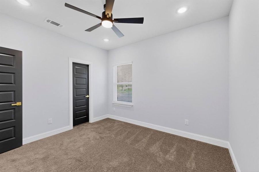 Spacious, unfurnished interior of a new home in , Sulphur Springs (Image 27).