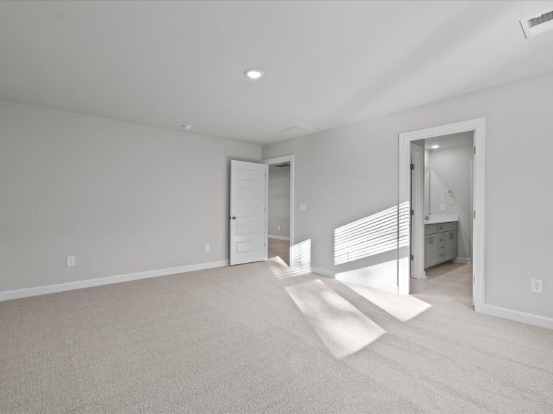 Spacious, unfurnished interior of a new home in Creek Ridge - Signature Collection, Spartanburg (Image 15). Spacious, unfurnished interior of a new home in Creek Ridge - Signature Collection, Spartanburg (Image 15).