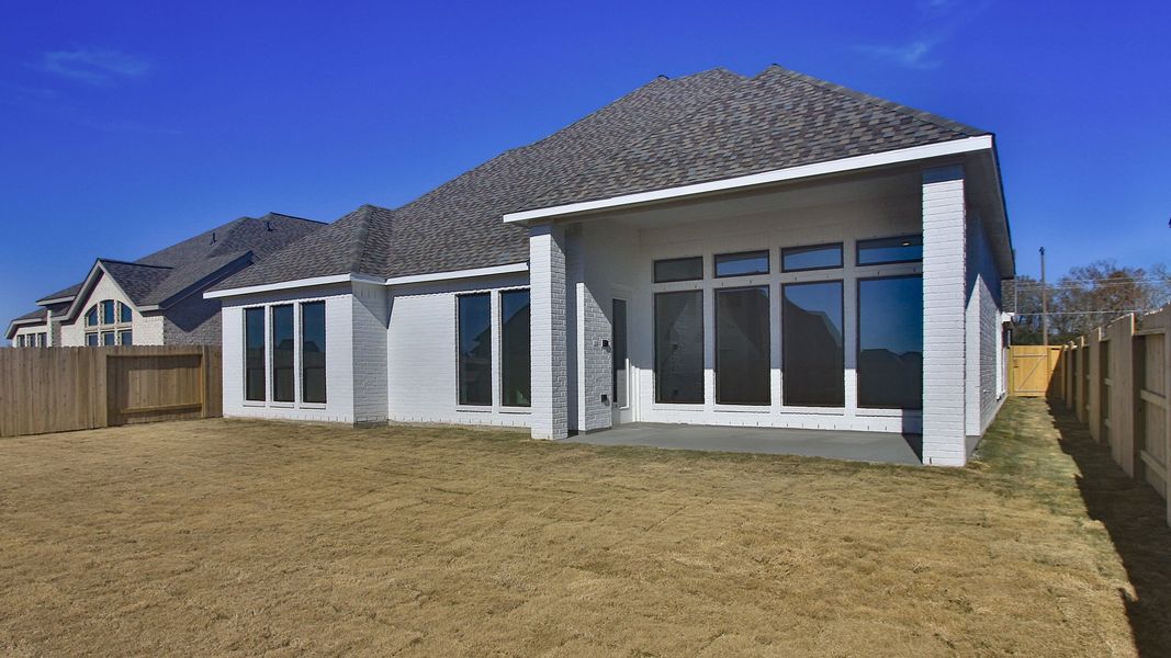 Exterior details and patio area of a home in Briarley, Montgomery (Image 2).