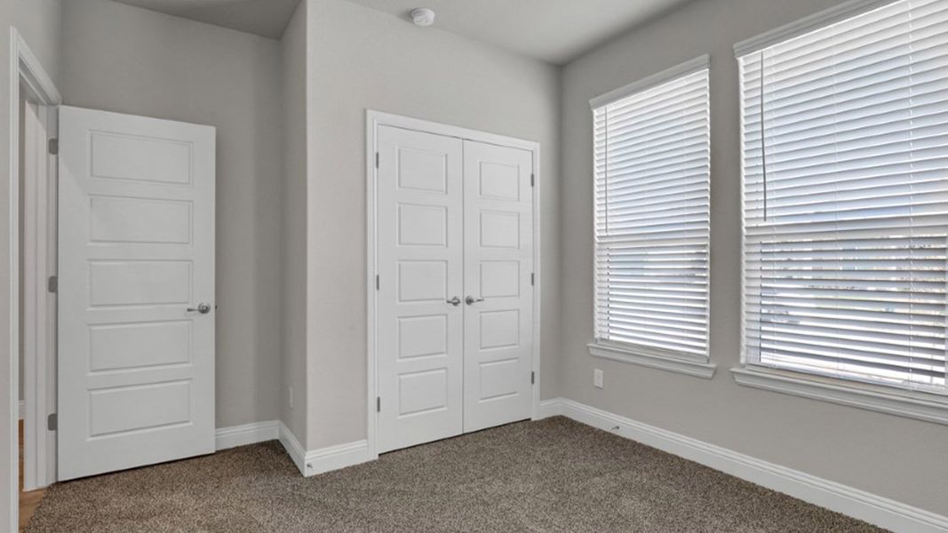 Spacious, unfurnished interior of a new home in Eagle Creek, Denton (Image 21).