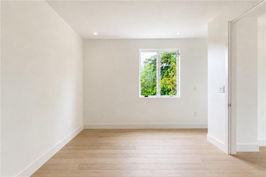 Spacious, unfurnished interior of a new home in , Sandy Springs (Image 20). Spacious, unfurnished interior of a new home in , Sandy Springs (Image 20).
