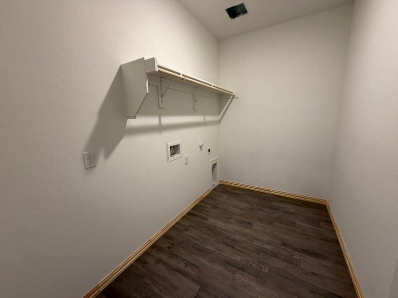 Spacious, unfurnished interior of a new home in Covenant Park, Springtown (Image 7).