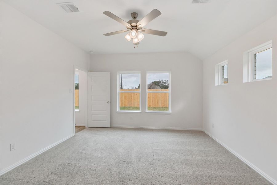 Spacious, unfurnished interior of a new home in Ellis Cove, Seabrook (Image 17).