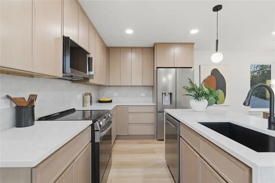 Furnished interior view inside a new home in , Dallas (Image 9).