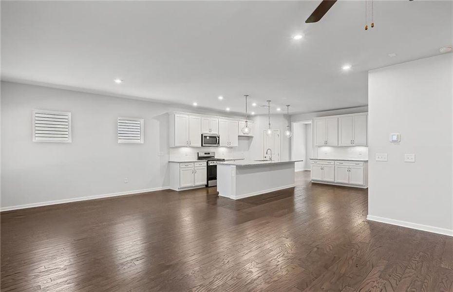 Spacious, unfurnished interior of a new home in Watermist at Mirror Lake, Villa Rica (Image 23).