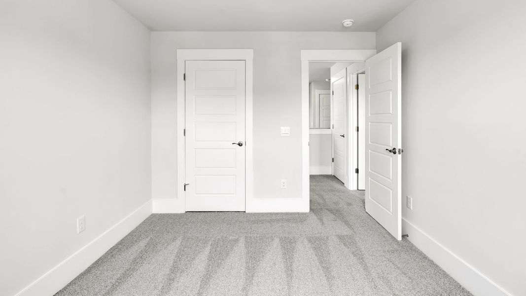 Spacious, unfurnished interior of a new home in Bella Point, Bolivia (Image 25).