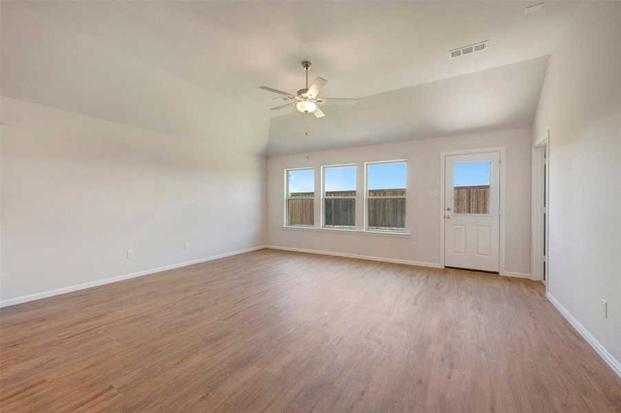 Spacious, unfurnished interior of a new home in Tarrytown, Crowley (Image 39).