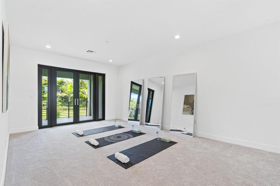 Den/Yoga Studio Den/Yoga Studio