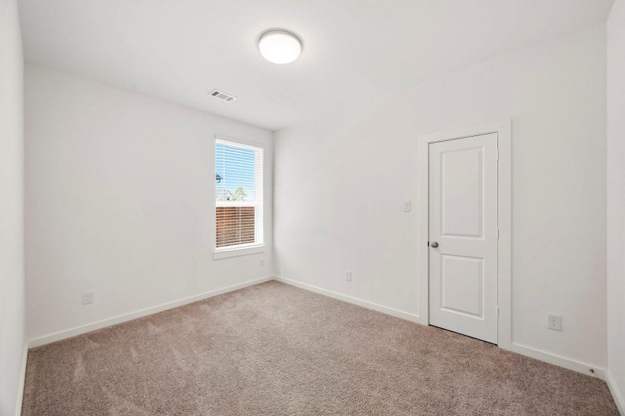 Spacious, unfurnished interior of a new home in Meridiana, Iowa Colony (Image 15).