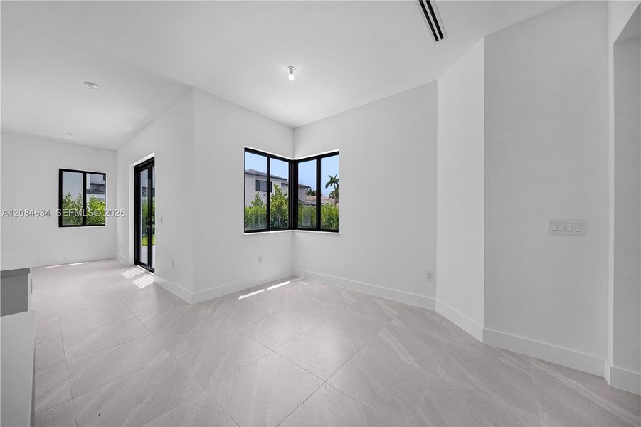 Spacious, unfurnished interior of a new home in , Miami (Image 17).