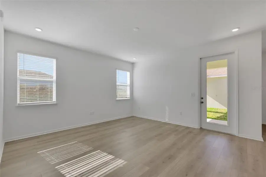 Spacious, unfurnished interior of a new home in Crossroads at Kelly Park, Apopka (Image 33).