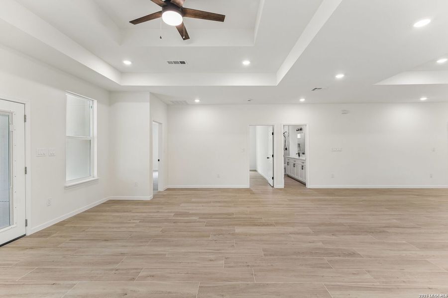 Spacious, unfurnished interior of a new home in , San Antonio (Image 12).