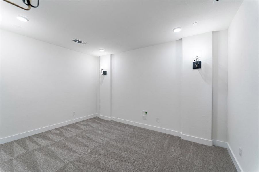 Spacious, unfurnished interior of a new home in Sonoma Verde, Rockwall (Image 21).