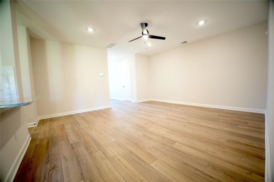 Spacious, unfurnished interior of a new home in Wedgewood Forest, Conroe (Image 32). Spacious, unfurnished interior of a new home in Wedgewood Forest, Conroe (Image 32).