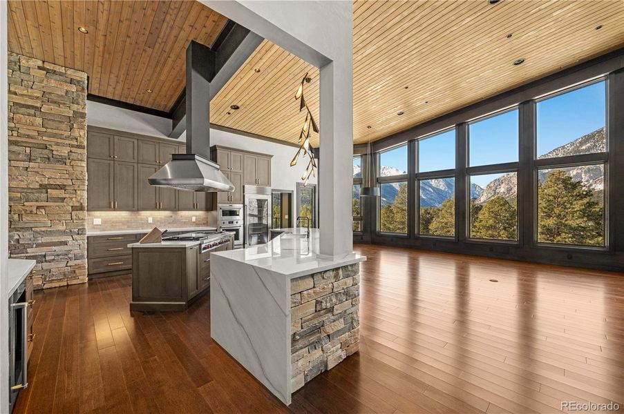 Open concept kitchen to great room and dining area Open concept kitchen to great room and dining area