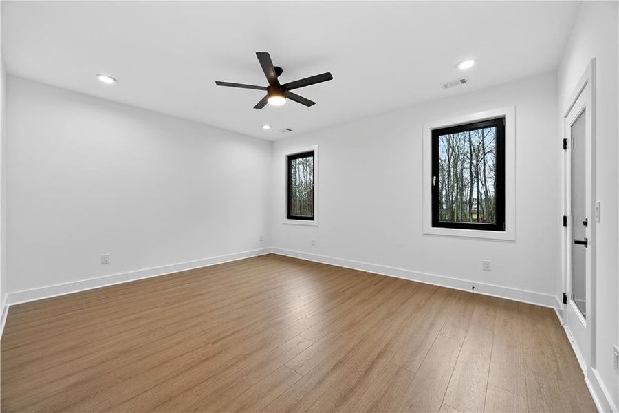 Spacious, unfurnished interior of a new home in , Auburn (Image 40).