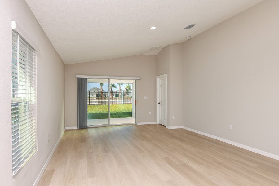 Spacious, unfurnished interior of a new home in Crosswinds, Haines City (Image 17).