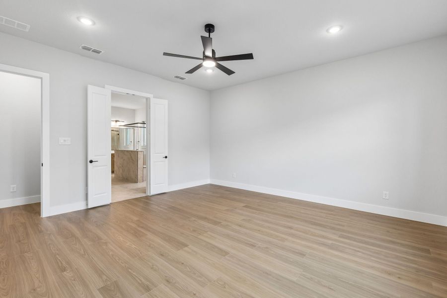 Spacious, unfurnished interior of a new home in Painted Tree Lakeside, McKinney (Image 23).