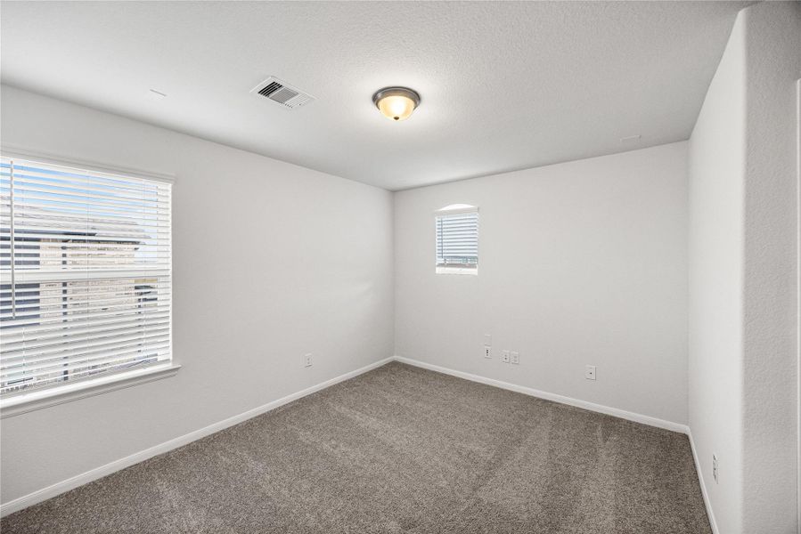 Spacious, unfurnished interior of a new home in River Ranch Meadows, Dayton (Image 28).