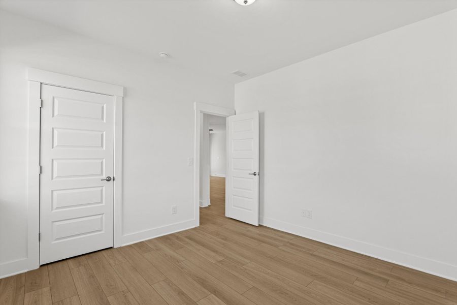 Spacious, unfurnished interior of a new home in Hancock Farms, Aiken (Image 36).
