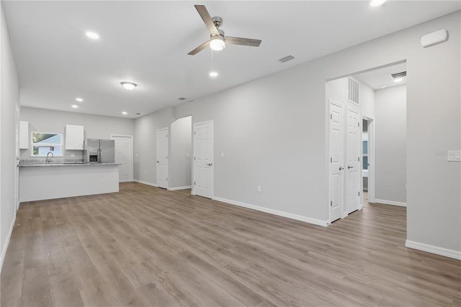 Spacious, unfurnished interior of a new home in , Tampa (Image 10).