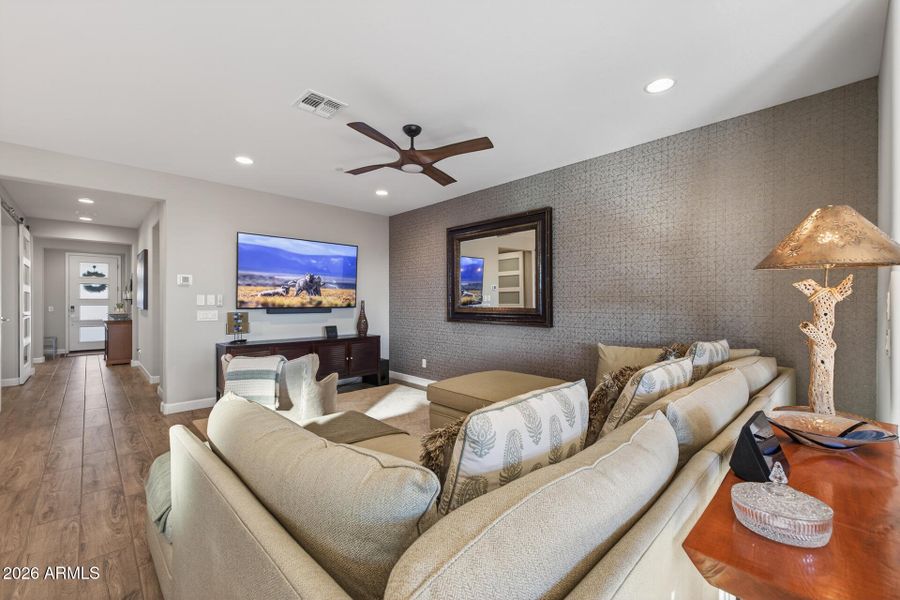 13) GREAT ROOM 13) GREAT ROOM