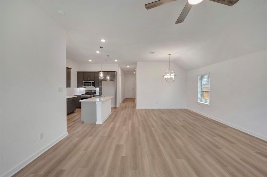 Spacious, unfurnished interior of a new home in Miller's Pond, Rosenberg (Image 36).