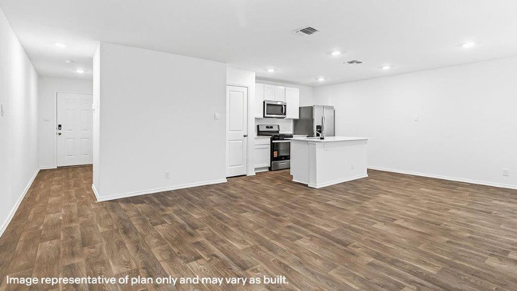 Spacious, unfurnished interior of a new home in Blue Ridge Ranch, San Antonio (Image 16).