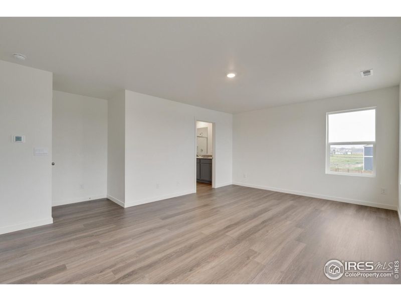 Spacious, unfurnished interior of a new home in Silver Peaks, Lochbuie (Image 19).