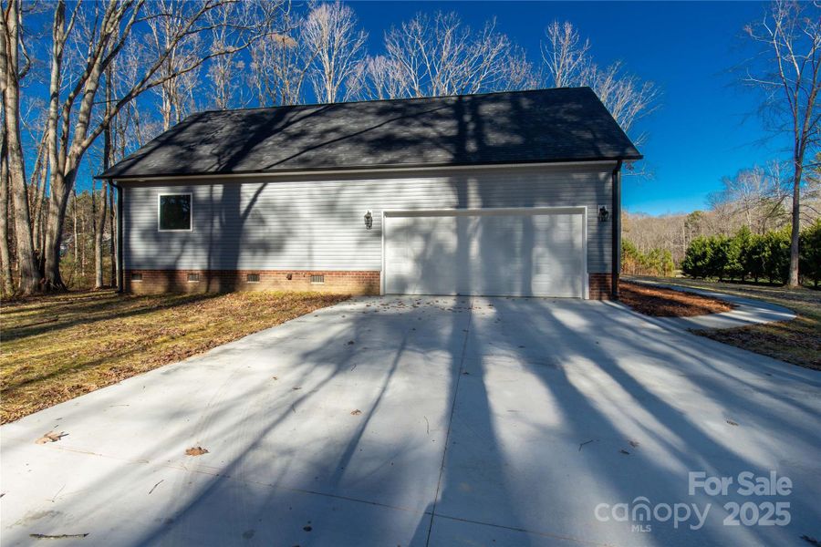Exterior details and patio area of a home in , York (Image 20).