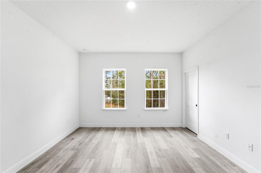 Spacious, unfurnished interior of a new home in , Ocala (Image 19).