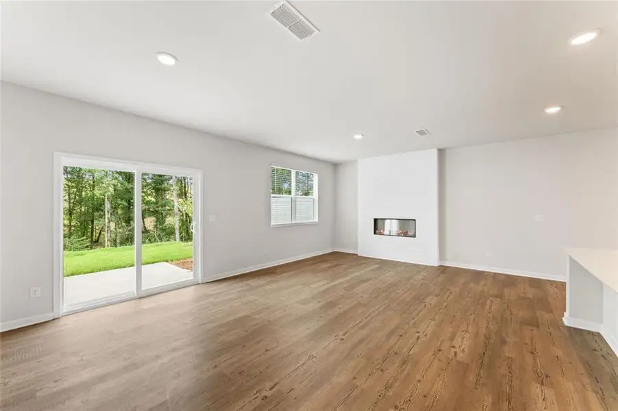 Spacious, unfurnished interior of a new home in Sherwood Square, Flowery Branch (Image 17).