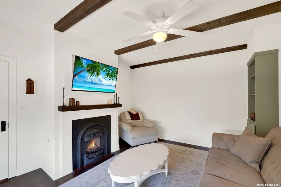 Furnished interior view inside a new home in , Bandera (Image 16).