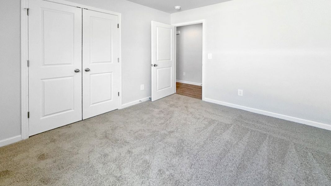 Spacious, unfurnished interior of a new home in Saddle Trace, Lewisburg (Image 17).