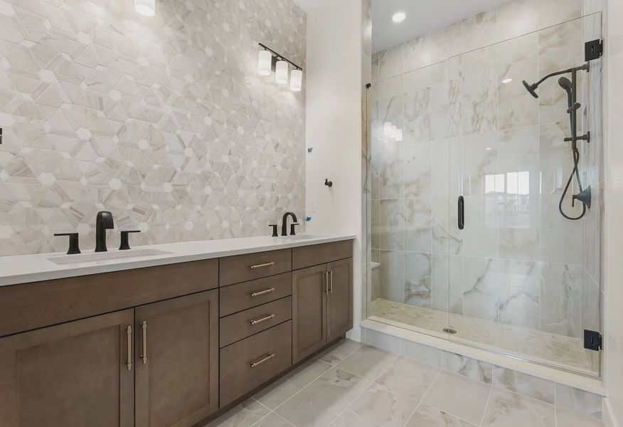 Homesite 50 Primary Bath - 7 of 9