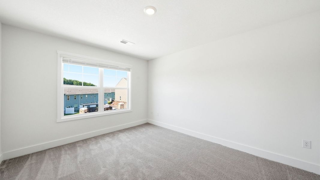 Spacious, unfurnished interior of a new home in Cherokee Crossing, Kodak (Image 19).