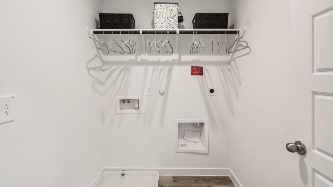 Spacious, unfurnished interior of a new home in Grand West, Houston (Image 8).