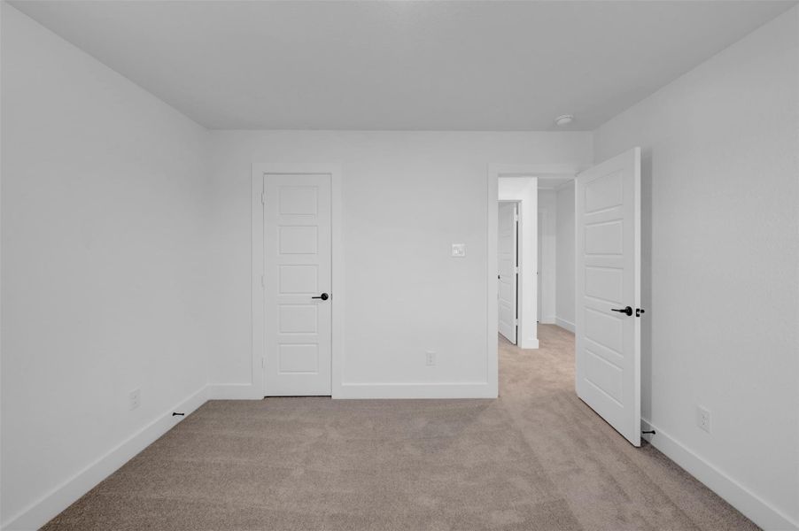 Spacious, unfurnished interior of a new home in Lago Mar, Santa Fe (Image 29).