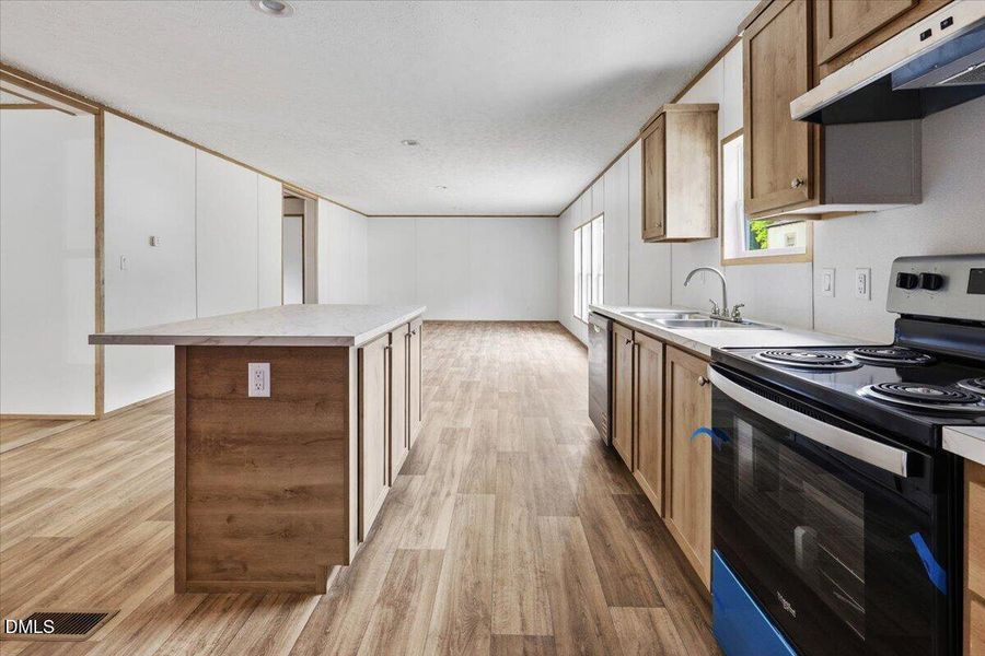26-5737 Lloyd Rd-26